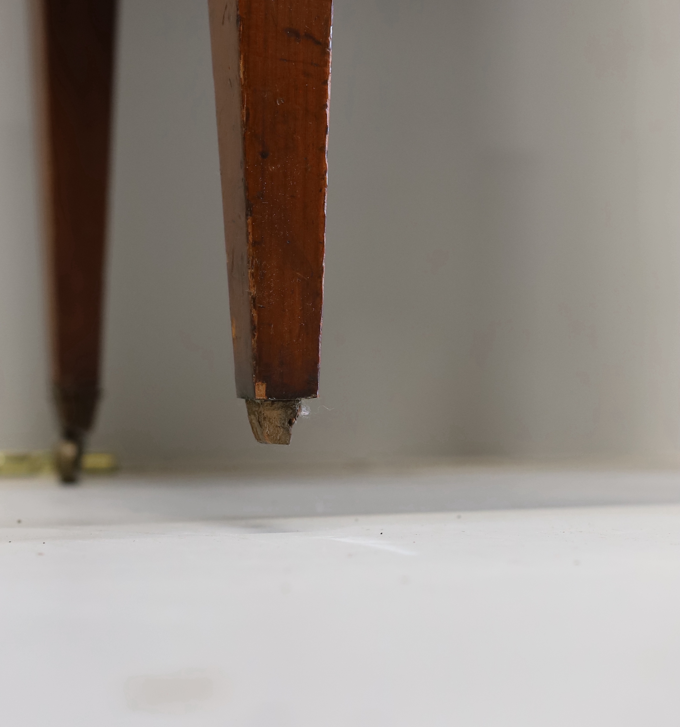 A George III mahogany cellarette, width 41cm, depth 30cm, height 66cm